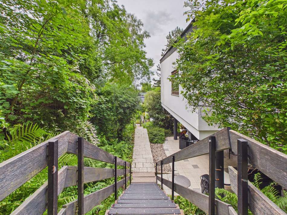 Treppe zur Straße