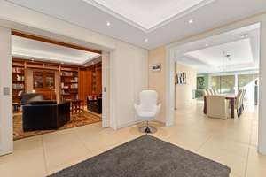 Exklusive Villa in Köln-Lindenthal – Privatsphäre, Sicherheit und Luxus auf höchstem Niveau – Die vollständige Adresse der Immobilie erhältst du vom Anbieter., 50935 Lindenthal (Ortsteil), Köln – Vorschaubild 3