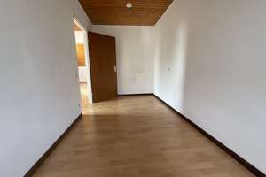 Wohnen auf zwei Ebenen: Gepflegte 3-Zimmer-Maisonettewohnung mit Loggia und Garage in Schönwald! – Die vollständige Adresse der Immobilie erhältst du vom Anbieter., 78141 Schönwald im Schwarzwald – Vorschaubild 13