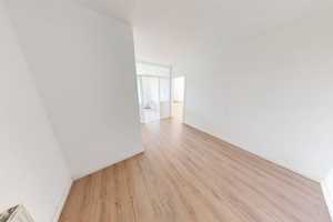 Helle 2-Zimmer-Mietwohnung mit Balkon, Stellplatz, Keller sowie Wasch- und Trockenraum in Wuppertal – Wuppertal – Vorschaubild 3