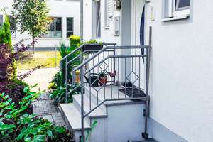 Endlich genug Platz: Herrliche 5 - Zimmer DHH mit Terrasse, Garten, EBK, 2 Bädern und Doppelgarage