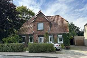 Historischer Charme trifft modernen Wohnkomfort – Zweifamilienhaus mit Ruhepol im Garten – Die vollständige Adresse der Immobilie erhältst du vom Anbieter., 25821 Bredstedt – Vorschaubild 1
