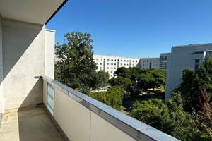 Kleines Familien-Apartment mit Wannenbad und Balkon - leider ohne Aufzug! – Zossener Straße 168, 12627 Hellersdorf, Berlin – Vorschaubild 2