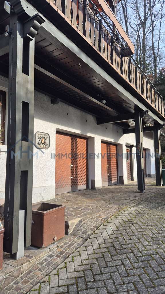 Immobilie in Baden-Baden - Rohdiamant: Zweifamilienhaus mit Ausbaupotential in ruhiger Lage - Bild 2