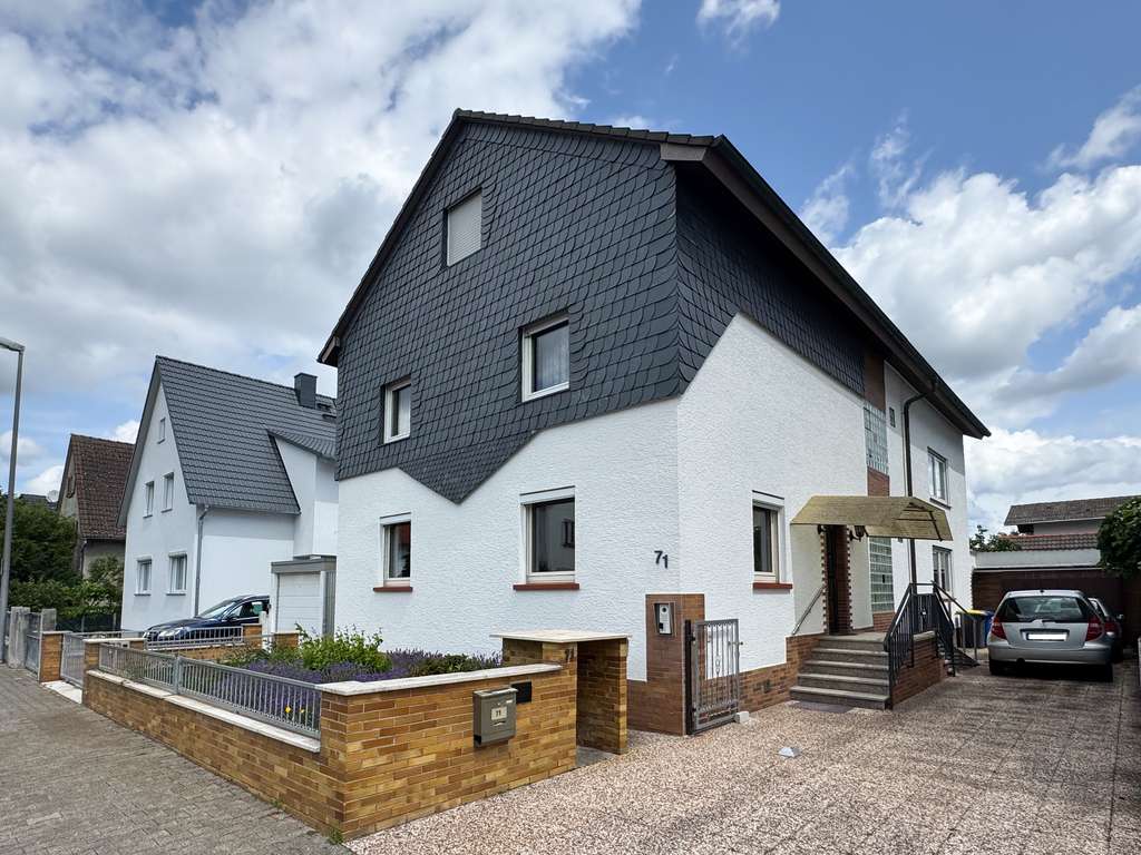 Immobilie in Riedstadt - Großzügiges und gepflegtes Zweifamilienhaus mit Garten, Terrasse, und Garagen sowie Ausbaupotenzial - Bild 0