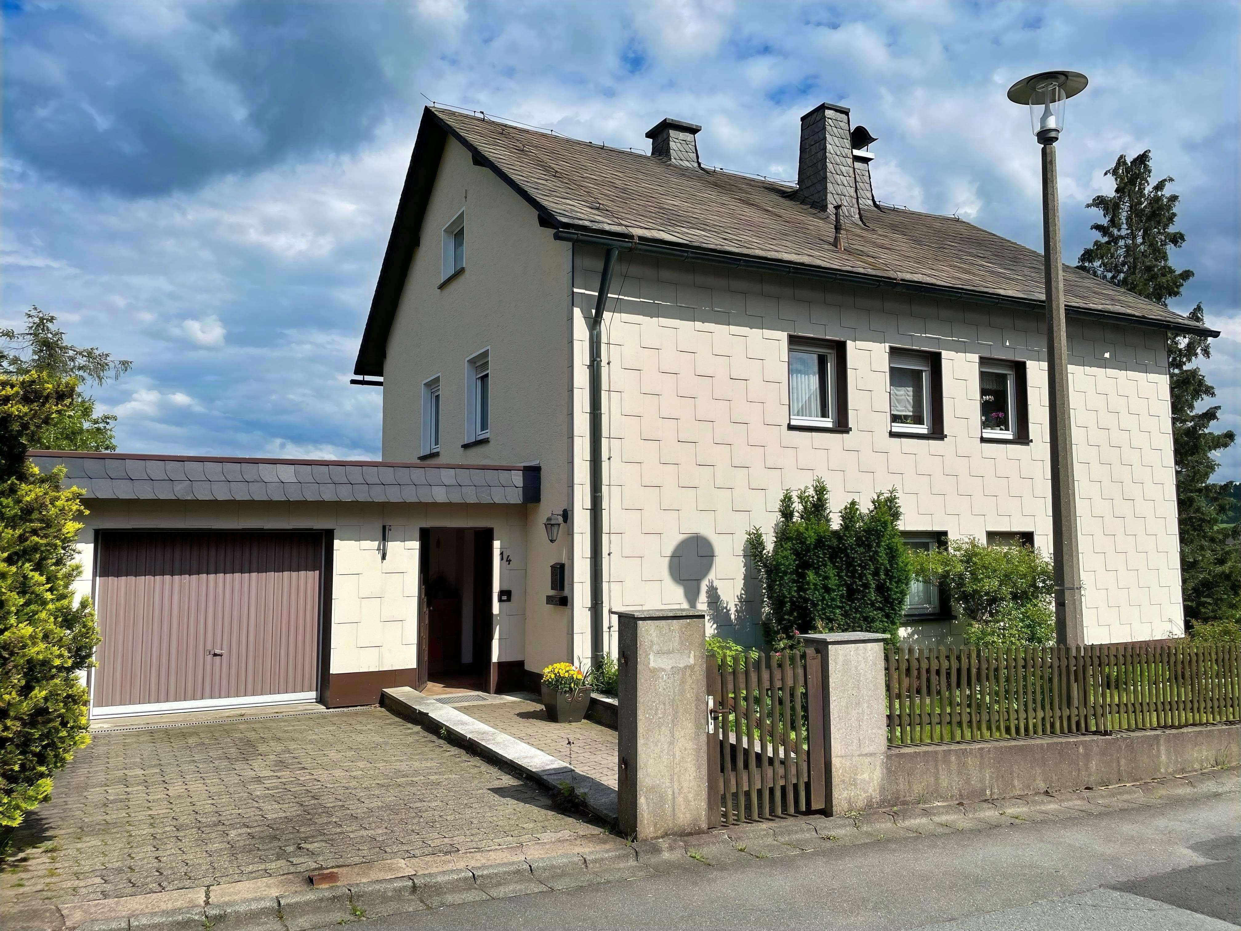 Zweifamilienhaus auf großem Grundstück in Geroldsgrün, Hof Kreis – Bild 4