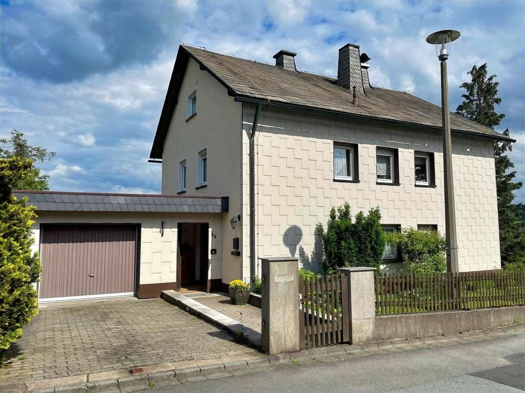 Immobilie in Geroldsgrün - Zweifamilienhaus auf großem Grundstück in Geroldsgrün - Bild 3