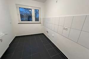 Schöne Wohnung mit Balkon - Wannenbad mit Fenster - Duisburg Rheinhausen – Brahmsstraße 30, 47226 Rheinhausen-Mitte, Duisburg – Vorschaubild 2
