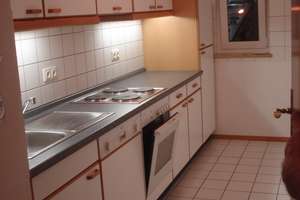 Helle 2-Zimmer-Wohnung mit großer Loggia, Grünblick und TG-Stellplatz, teilmöbliert – 81927 Englschalking, München – Vorschaubild 2
