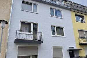 NEU -hochwertig teilsanierte 3 Zimmer Wohnung zentral gelegen!