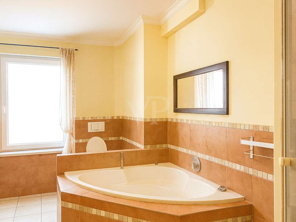 ee86d375-e4c2-4cde-bf90-c33363