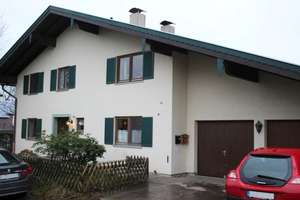 4-Zimmer-Wohnung im EG mit überdachter Terrasse, Gartenanteil und Garage – Die vollständige Adresse der Immobilie erhältst du vom Anbieter., 83083 Riedering – Vorschaubild 1