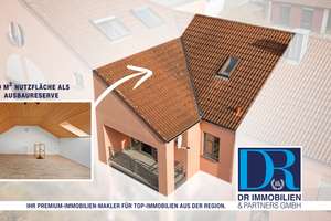 2-Zimmer-Wohnung mit überdachtem Westbalkon, Außenstellplatz und ausbaubarem Dachgeschoss