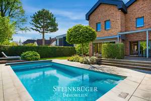 Haus-in-Haus: Wohnen auf  290 qm mit Garten & Pool, separatem Apartment und Garage