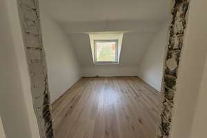 Kernsanierter Wohntraum - 2 Zimmer Dachgeschoss – Bunsenstraße 12, 45145 Holsterhausen, Essen – Vorschaubild 2