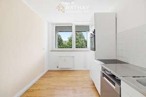Bezugsfreie 3-Zimmer-Wohnung mit zwei Südbalkonen, Blick ins Grüne & zwei Tiefgaragenstellplätzen – Die vollständige Adresse der Immobilie erhältst du vom Anbieter., 93051 Großprüfening-Dechbetten-Königswiesen, Regensburg – Vorschaubild 7