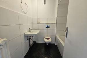 Tolle, frisch renovierte 3-Zimmer Wohnung mit Balkon! Ansehen! – Krefelder Str. 183, 47226 Bergheim, Duisburg – Vorschaubild 7