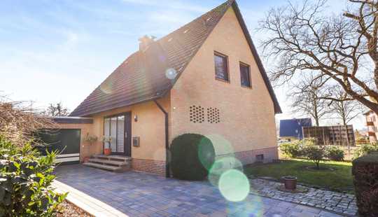 Bild von Farge-Rekum: Freistehendes Einfamilienhaus mit Sonnenterrasse, Garten und Garage in zentraler Lage