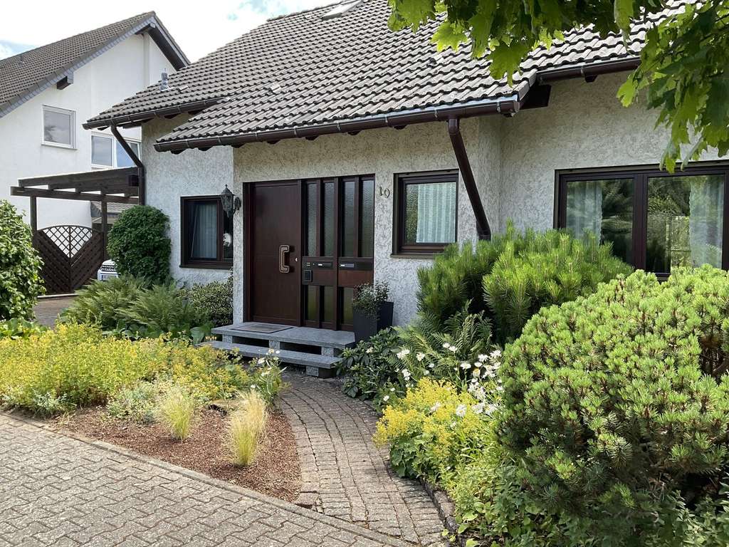 Immobilie in Polch - Top gepflegtes, freistehendes Ein- bis Zweifamilienhaus - Bild 0