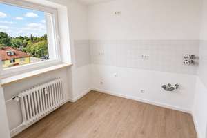 Renovierte 2-Zimmer-Wohnung mit großem Balkon & Aufzug in München-Trudering – sofort bezugsfrei – Wasserburger Landstraße 211, 81827 Waldtrudering, München – Vorschaubild 3