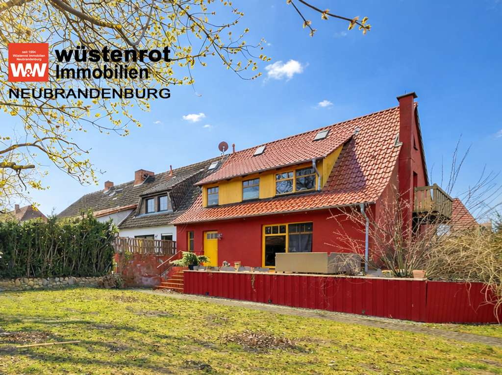 Immobilie in Fünfseen - DIE BESONDERE IMMOBILIE: WOHNHAUS MIT EINBAUKÜCHE + KOCHHEXE + KAMINOFEN + PHOTOVOLTAIKANLAGE - Bild 0