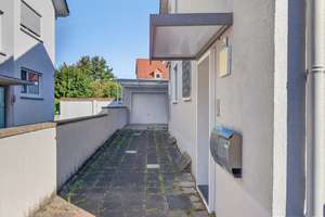 Renovierungsbedürftige Doppelhaushälfte mit Garten in ruhiger Lage von Neureut – Die vollständige Adresse der Immobilie erhältst du vom Anbieter., 76149 Neureut, Karlsruhe – Vorschaubild 2