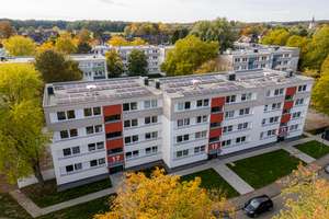 TOP renovierte Wohnung mit neuem Bad und Einbauküche !