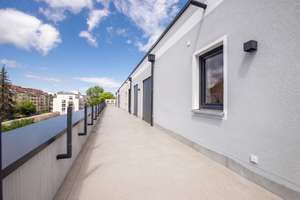 Hallo Sommer! Penthouse-Erstbezug, umlaufende Dachterrasse, bodentiefen Fenstern und Aufzug – Marbachstraße 12b, 81369 Mittersendling, München – Vorschaubild 2
