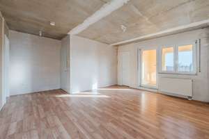 Nur wenige Schritte zum Müggelsee: Helle 2-Zimmer-Dachgeschosswohnung mit Loggia – bezugsfre