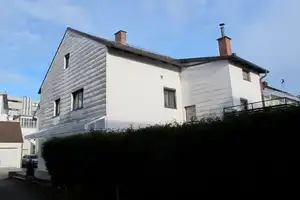 *Mitten im Zentrum*
Solides freistehendes Wohn- und Geschäftshaus mit Anbau, Garten und Garage – Altötting (Kreis) – Vorschaubild 3