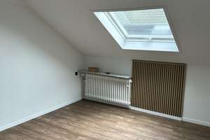 Neu renovierte Dachgeschosswohnung mit Balkon in  Durmersheim – Schwarzwaldstr 1a, 76448 Durmersheim – Vorschaubild 1