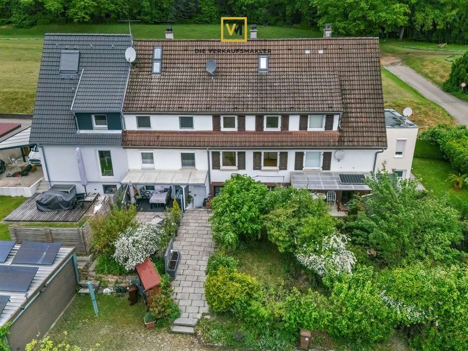 12 Gebäuderückseite