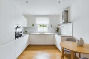Großzügiges Reihenmittelhaus mit sonnigem Garten, IN-Nordost – Die vollständige Adresse der Immobilie erhältst du vom Anbieter., 85055 Nordost, Ingolstadt – Vorschaubild 9
