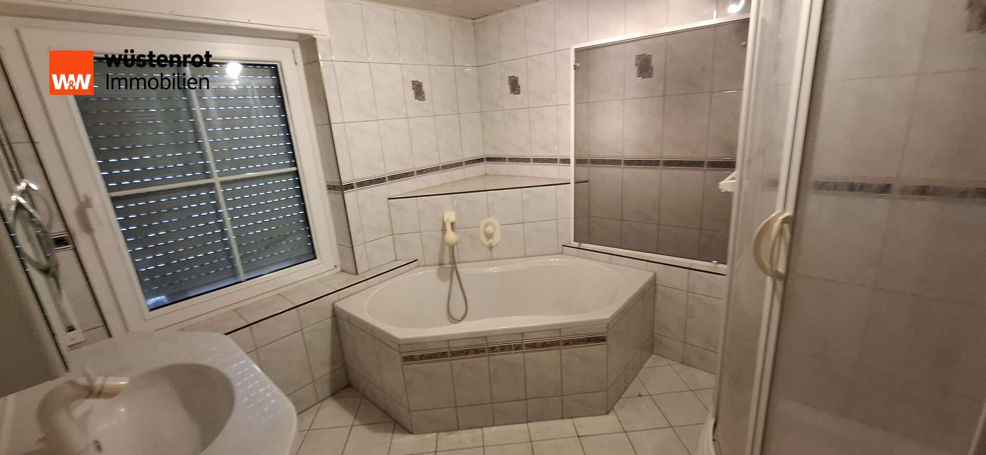 Immobilie in Königsbrück - Wohnhaus mit Nebengelass, Garagen und Verkaufspavillon - Bild 8