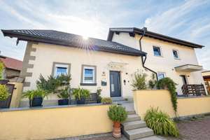 Einfamilienhaus mit großem Grundstück, Garten, vier Garagen und Nebengebäuden in Theres-Buch bei Haß – 97531 Theres – Vorschaubild 3