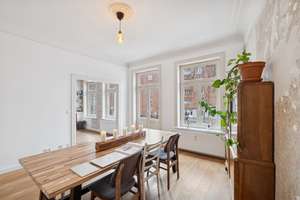 Frei geliefert! Stilvolles Altbaujuwel mit großem Gartenanteil in zentraler Lage von Bahrenfeld