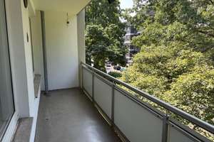 Krefeld-Bismarckviertel: Vierzimmerwohnung mit zwei Loggien und zwei Tiefgaragenstellplätzen – Die vollständige Adresse der Immobilie erhältst du vom Anbieter., 47799 Cracau, Krefeld – Vorschaubild 6