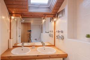 Charmante 2,5 Zimmer-Atelierwohnung mit Galerie, Terrasse und Neckarblick (Voll Möbliert) – Rombachweg 5/2, 69118 Schlierbach, Heidelberg – Vorschaubild 12