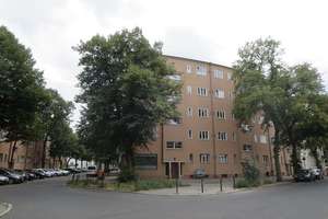 Wohnen am Wasser: Charmante Altbauwohnung im Spreeviertel mit Loggia & Wertsteigerungsperspektive