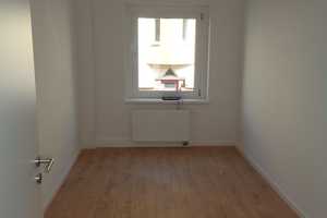 zwei Zimmer Wohnung mit Balkon u. EBK in Lindenau – Schadowstraße 4, 4177 Leipzig – Vorschaubild 1