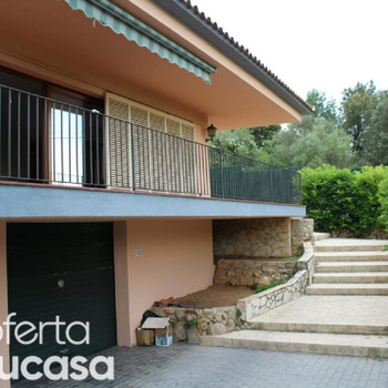 Villa mit Pool und großem Grundstück in Quart, nur einen Steinwurf von Girona entfernt