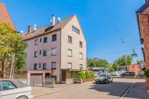 Dreifamilienhaus mit Ladeneinheit und Garage in Stuttgart-Wangen