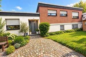 Großzügiger Split-Level-Bungalow mit Atrium, Garten & Garage – naturnah und stadtnah in Köln
