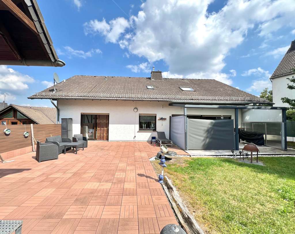 Immobilie in Stadtkyll - Hochwertig möbliertes Mehrgenerationenhaus in Stadtkyll zu verkaufen! - Bild 0