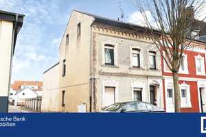 Viersen: Sanierungsbedürftiges Zweifamilienhaus mit 2 Garagen
 – Viersen (Kreis) – Vorschaubild 1