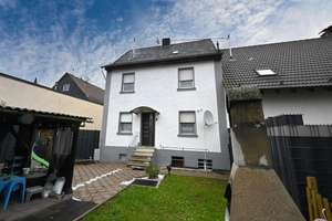 Gemütliches Einfamilienhaus mit viel Potential! – Die vollständige Adresse der Immobilie erhältst du vom Anbieter., 56410 Montabaur – Vorschaubild 2