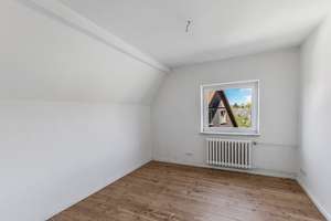Naturnahes Zuhause mit großem Garten und Raum für Ihre Ideen – Die vollständige Adresse der Immobilie erhältst du vom Anbieter., 24145 Gaarden-Süd und Kronsburg, Kiel – Vorschaubild 9