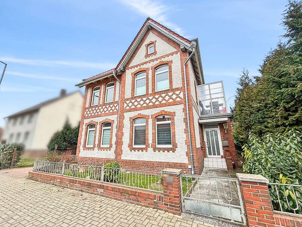 Immobilie in Giesen - Gepflegtes Mehrfamilienhaus mit 3 Wohneinheiten in guter und zentraler Lage von Giesen-Hasede - Bild 1