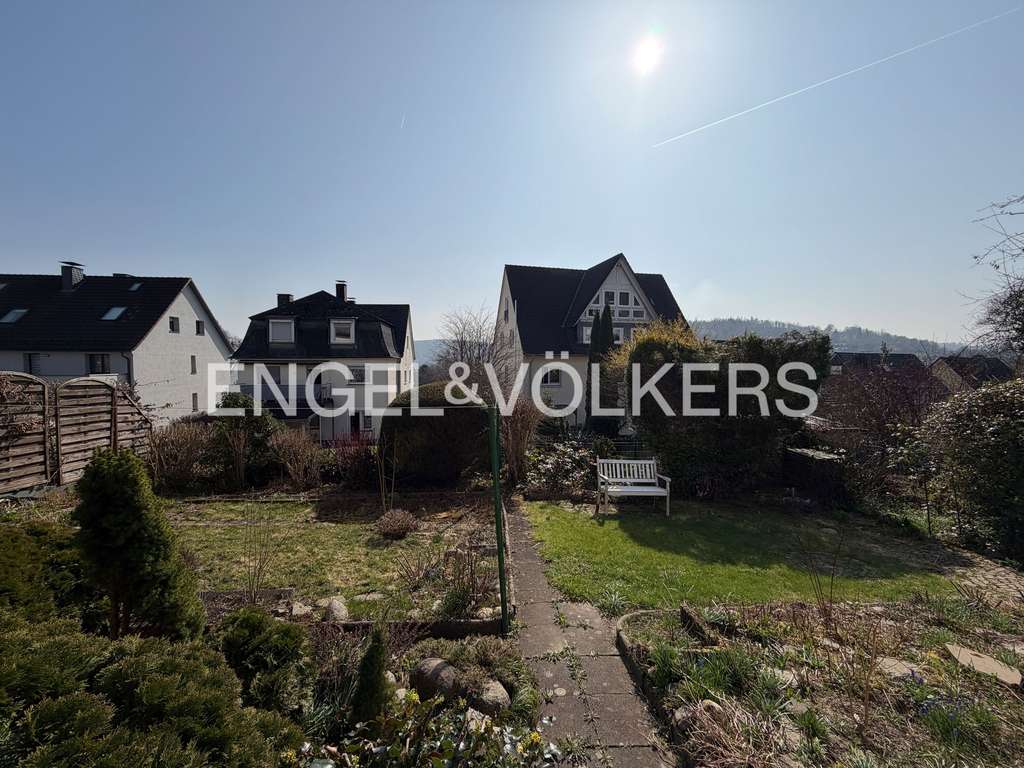 Immobilie in Siegen - Charmantes Dreifamilienhaus in begehrter Lage am Siegener Giersberg - Bild 3