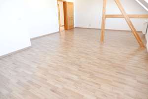 TOP Whg. im Dachgeschoss = 3.OG / Laminat / inkl. EBK ! PROVISIONSFREI ! – Lützowstraße 42, 9119 Kappel, Chemnitz – Vorschaubild 3